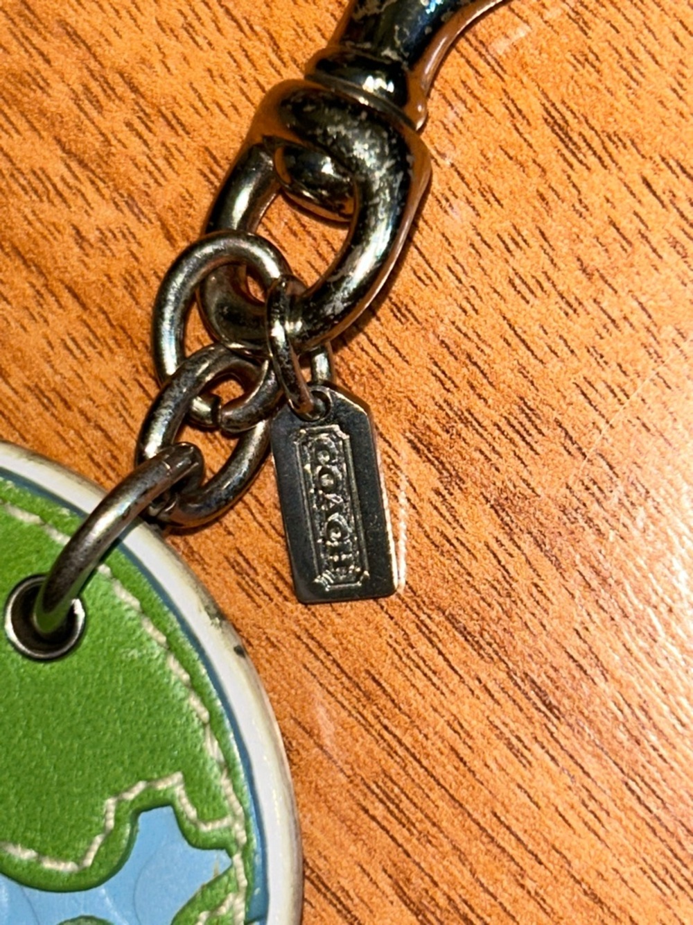 Authentic Coach Original Leather Earth Globe 🌎 Keyring / Bag Charm - Picture 2 of 9